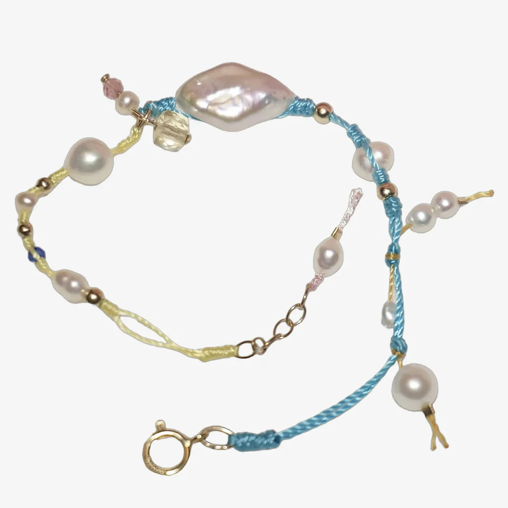 DAYBREAK blue and yellow pearl bracelet with a diamond-shaped baroque pearl and colorful gemstones