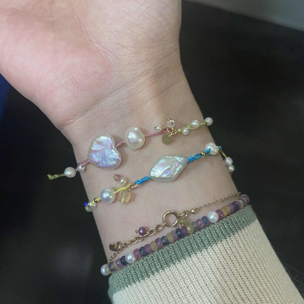 WILLOW pink and green baroque pearl bracelet with a heart-shaped pearl and yellow zircon